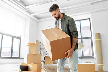 Image showing man with boxes moving to new home