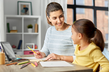 Image showing mother with little daughter drawing at home