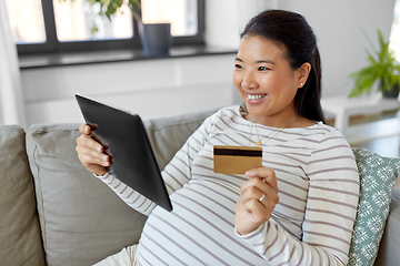 Image showing pregnant woman with tablet pc and credit card