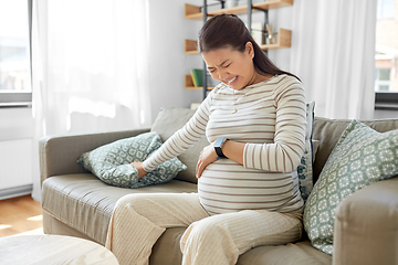 Image showing pregnant woman having labor contractions at home