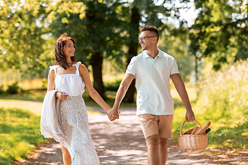 Image showing happy couple with picnic basket at summer park