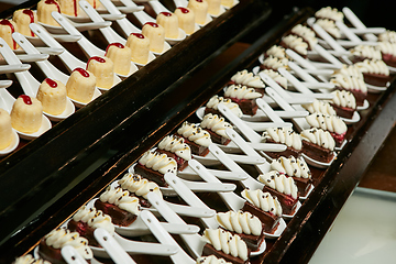 Image showing Canapes with dessert on the banquet table.