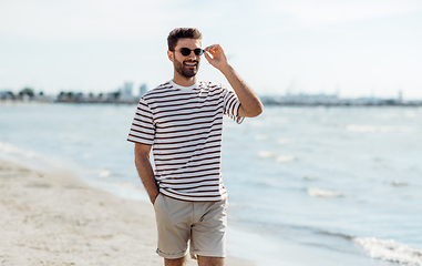 Image showing smiling young man in sunglasses on summer beach