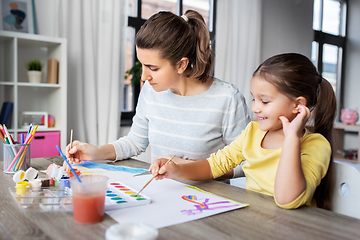 Image showing mother with little daughter drawing at home