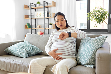 Image showing pregnant woman having labor contractions at home