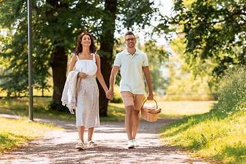 Image showing happy couple with picnic basket at summer park