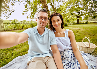 Image showing couple taking selfie on picnic at summer park