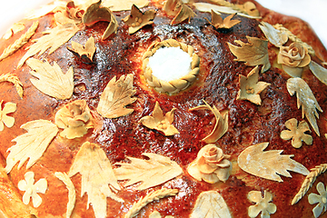 Image showing round loaf with floral patern and salt