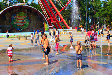 Image showing children rescued from the heat by bathing in fountains