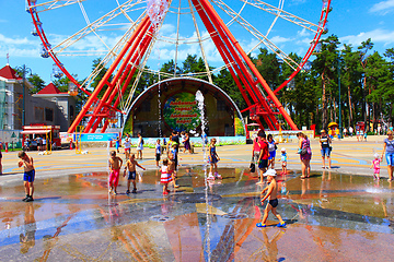 Image showing children rescued from the heat by bathing in fountains