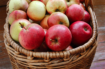 Image showing Bright tasty ripe apples in a basket