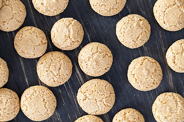 Image showing round small biscuits