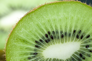 Image showing halves of kiwi fruit