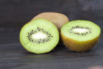 Image showing ripe green kiwi