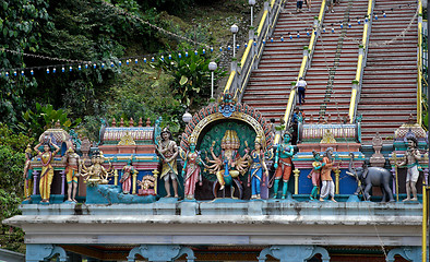 Image showing Statues above entrance of batu caves