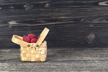 Image showing berries of red raspberries