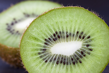 Image showing ripe green kiwi