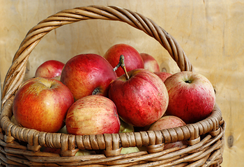 Image showing Bright ripe apples in a basket