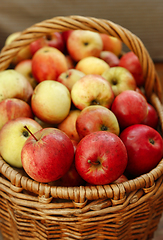 Image showing Bright tasty ripe apples in a basket