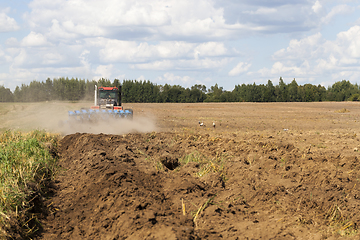 Image showing plow dig field
