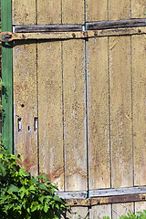 Image showing old door crack paint