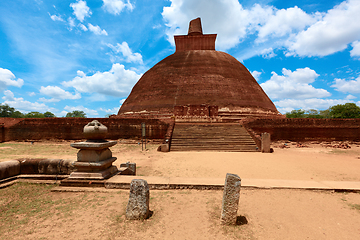 Image showing Jetavaranama dagoba (stupa). Anuradhapura, Sri Lanka