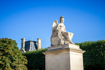 Image showing Victorious France statue near the Triumphal Arch of the Carrouse