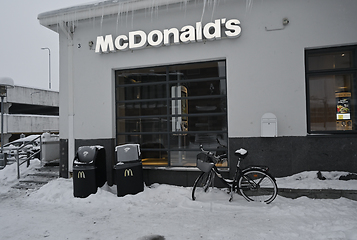 Image showing McDonald's restaurant in a small finnish town on a winter foggy 