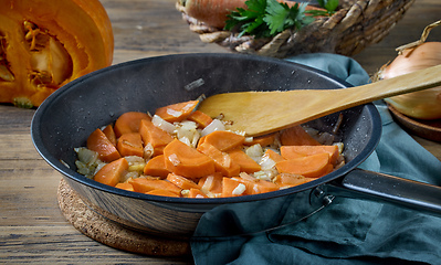 Image showing sliced carrot and onion on pan