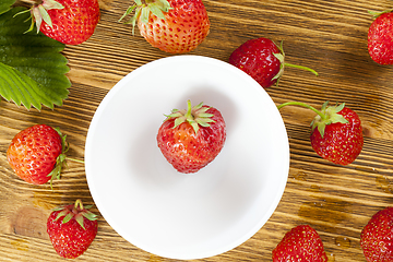 Image showing strawberries and foliage