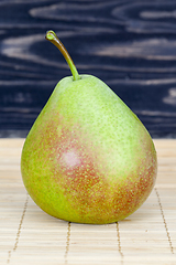 Image showing ripe green pear