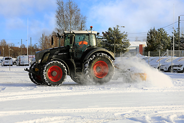 Image showing Removing Snow with Fendt 828 Vario Tractor and Rear Blade