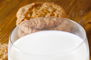 Image showing fresh milk and crispy