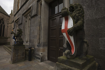 Image showing Lion and unicorn guarding University entrance, Aberdeen, UK