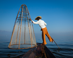 Image showing Traditional Burmese fisherman at Inle lak, Myanmar