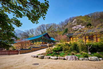 Image showing Sinheungsa temple in Seoraksan National Park, Seoraksan, South Korea