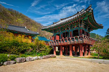 Image showing Sinheungsa temple in Seoraksan National Park, Seoraksan, South Korea