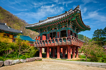 Image showing Sinheungsa temple in Seoraksan National Park, Seoraksan, South Korea