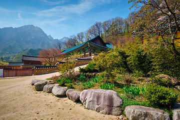 Image showing Sinheungsa temple in Seoraksan National Park, Seoraksan, South Korea