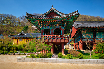 Image showing Sinheungsa temple in Seoraksan National Park, Seoraksan, South Korea