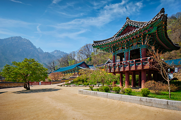 Image showing Sinheungsa temple in Seoraksan National Park, Seoraksan, South Korea