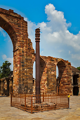 Image showing Iron pillar in Qutub complex