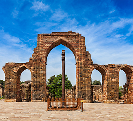 Image showing Iron pillar in Qutub complex