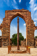 Image showing Iron pillar in Qutub complex