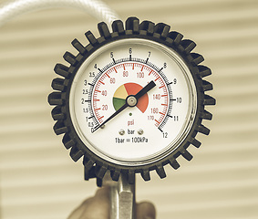 Image showing Vintage looking Manometer instrument