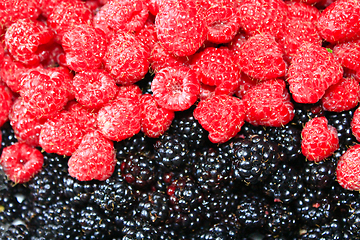 Image showing blackberries and raspberry