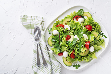 Image showing Salad green avocado mozzarella