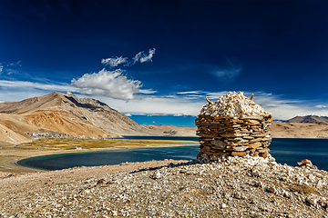 Image showing Stone cairn at Himalayan lake Tso Moriri,