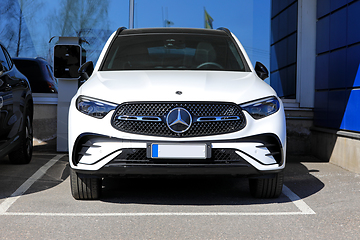 Image showing New White Luxury Mercedes-Benz SUV Car 