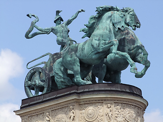 Image showing sculpture at Heroes square